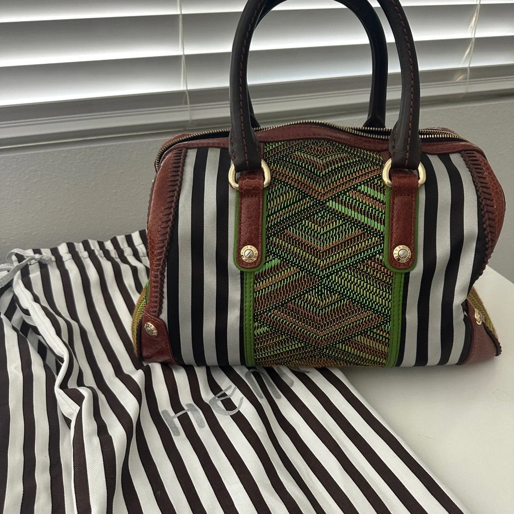 Henri Bendel B&W Plus Barrel Woven Striped Stylish Green and Brown Handbag - Picture 15 of 15